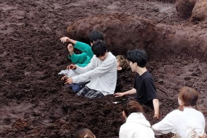 アイルランドのCausey FarmでBog Jumping体験