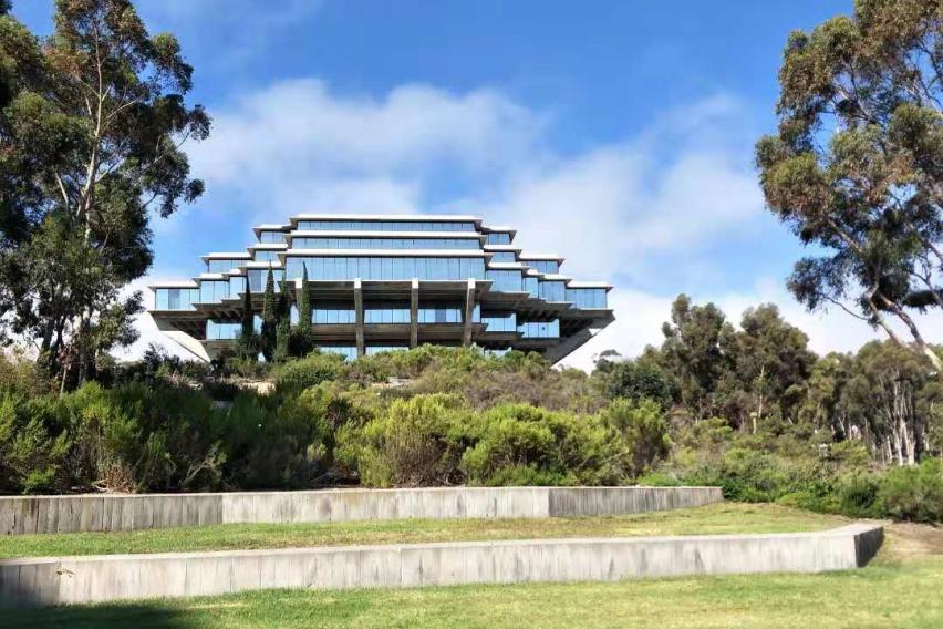 カリフォルニア大学サンディエゴ校_C01
