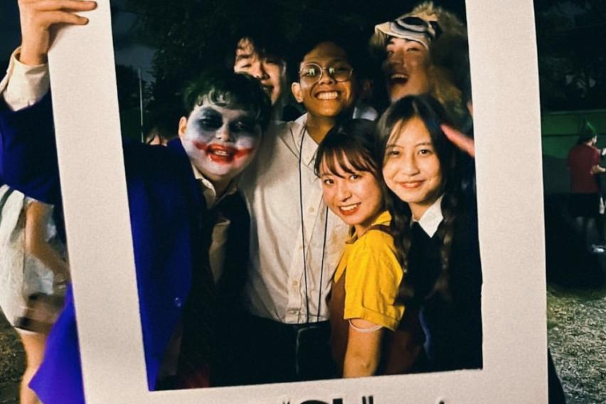 ハロウィンの仮装をした友達と撮影した写真
