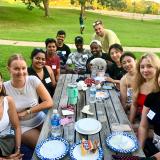 アメリカ、アーカンソー大学で出会った友人たちと公園でピクニック。