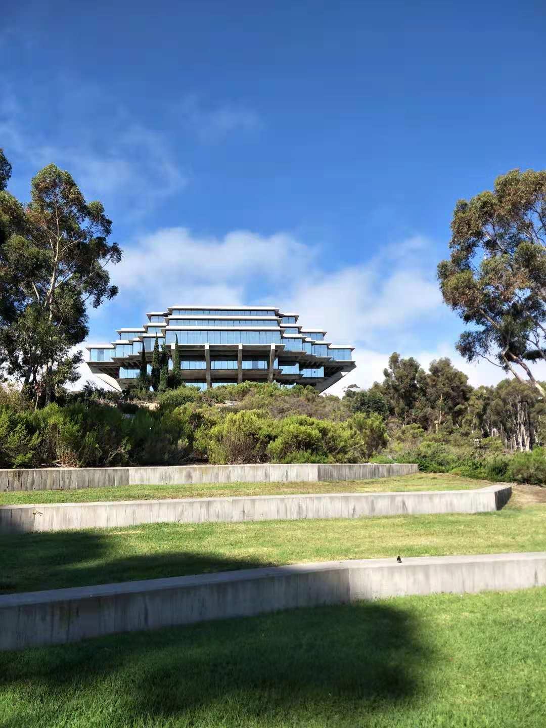 カリフォルニア大学サンディエゴ校_C01