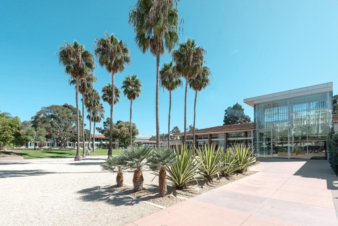 カリフォルニア大学サンタバーバラ校_F02