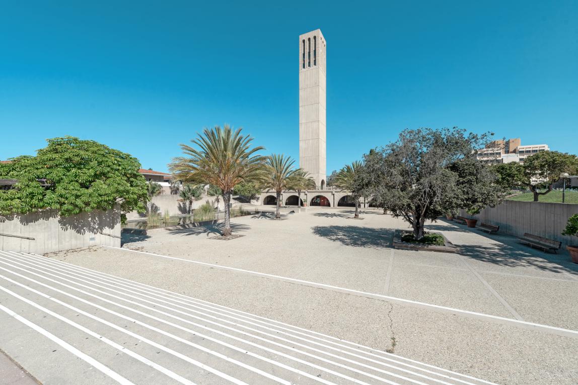 カリフォルニア大学サンタバーバラ校_F03