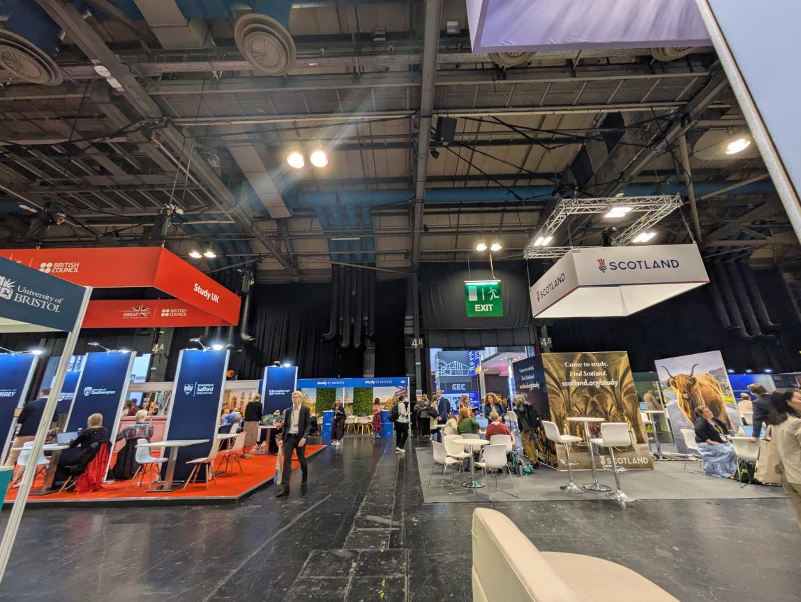 EAIE 2026のブース展示会場の様子