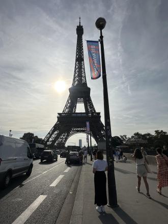 パリのエッフェル塔を撮影