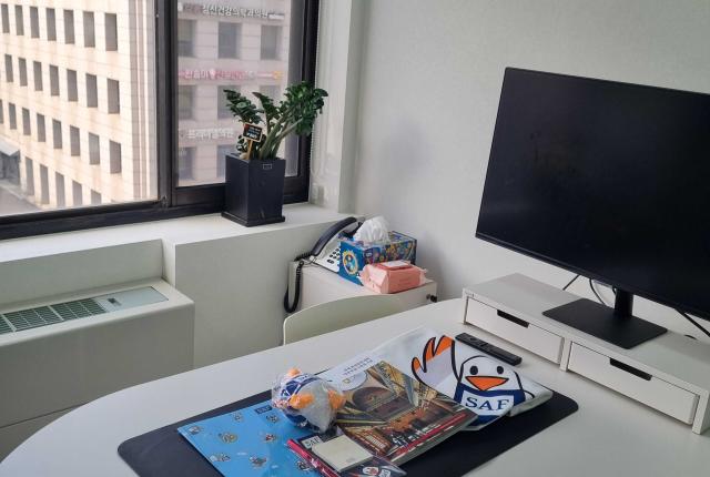 Desk at IES Global Seoul Center