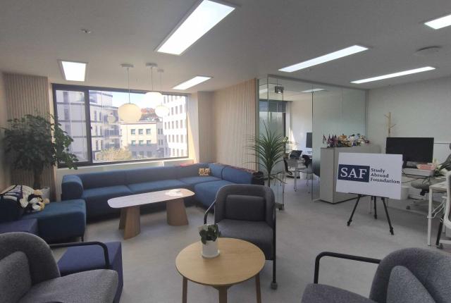 Lobby of IES Global Seoul Center