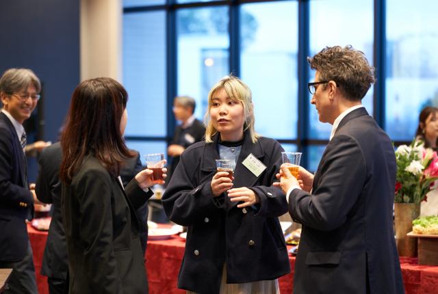 談笑する参加者