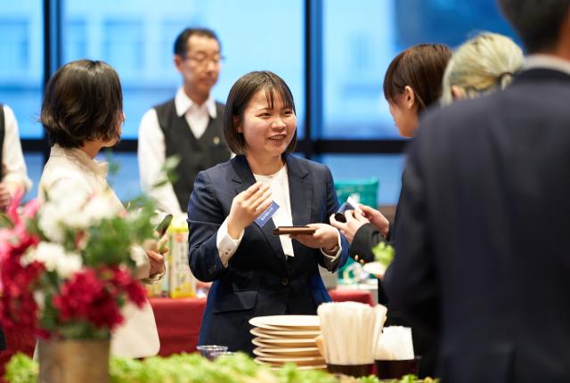 談笑する参加者