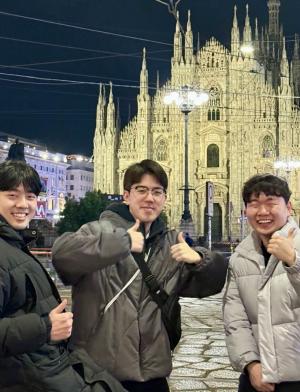 Yeonsung Park and two fellow students in front of the Milan Duomo