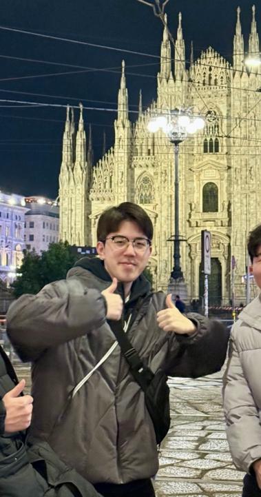 Yeonsung Park and two fellow students in front of the Milan Duomo