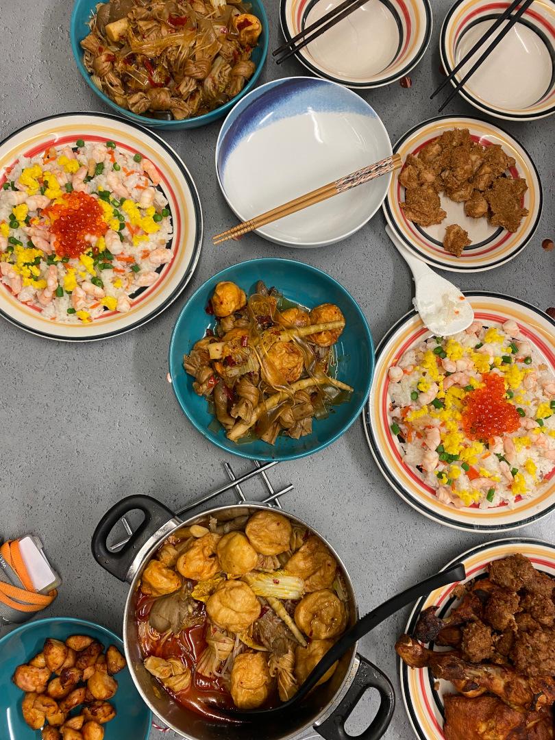 フラットで作りあった料理の写真