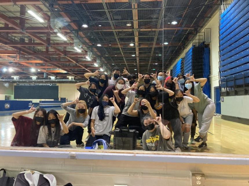 ダンススタジオで練習中に撮った写真