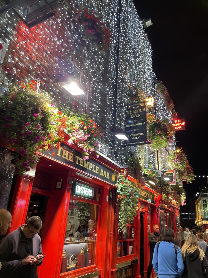 ダブリン市内のパブの外観