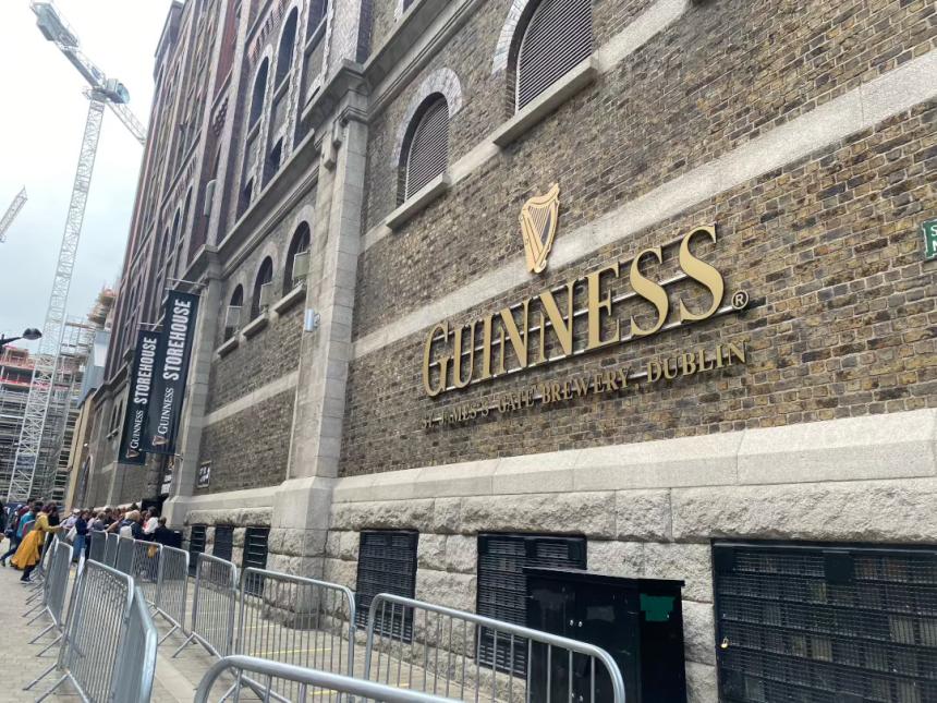 アイルランド原産のビール、GUINESSの工場の写真