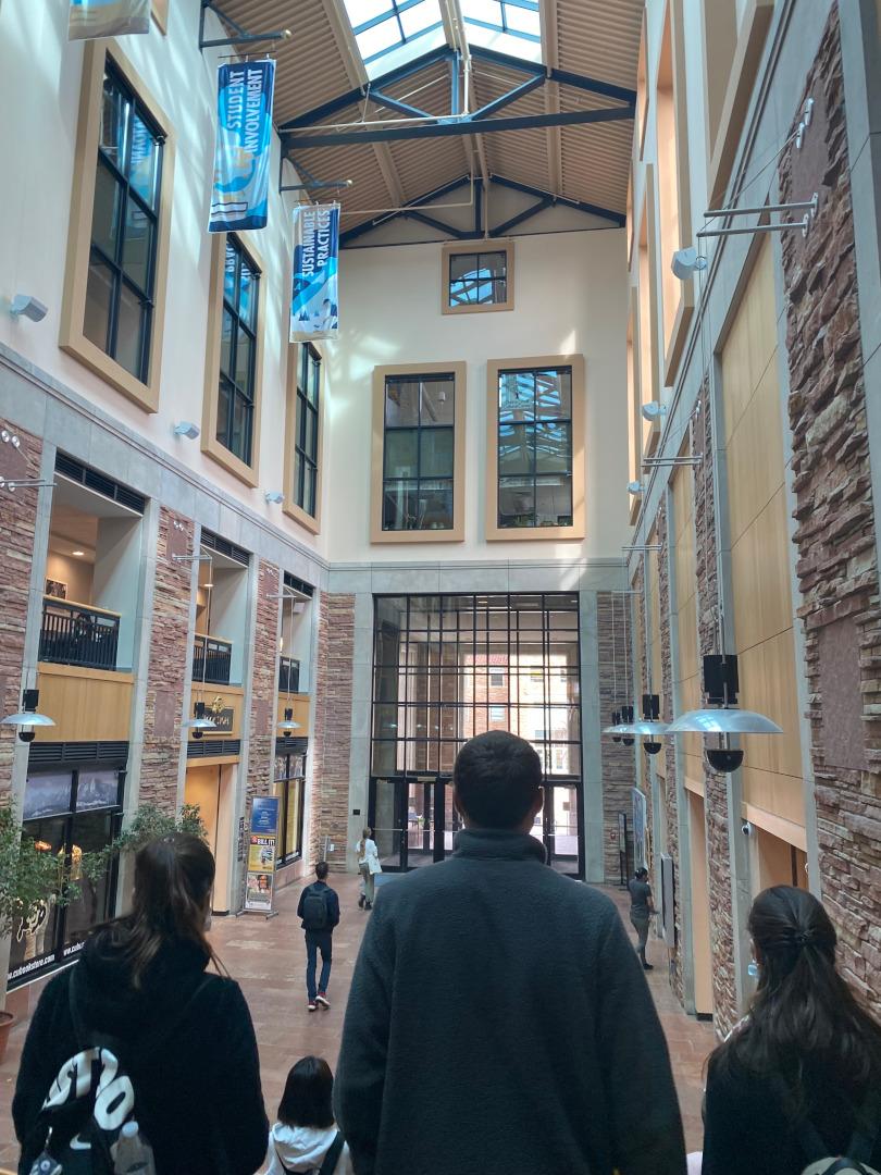 コロラド大学ボルダー校の構内の様子