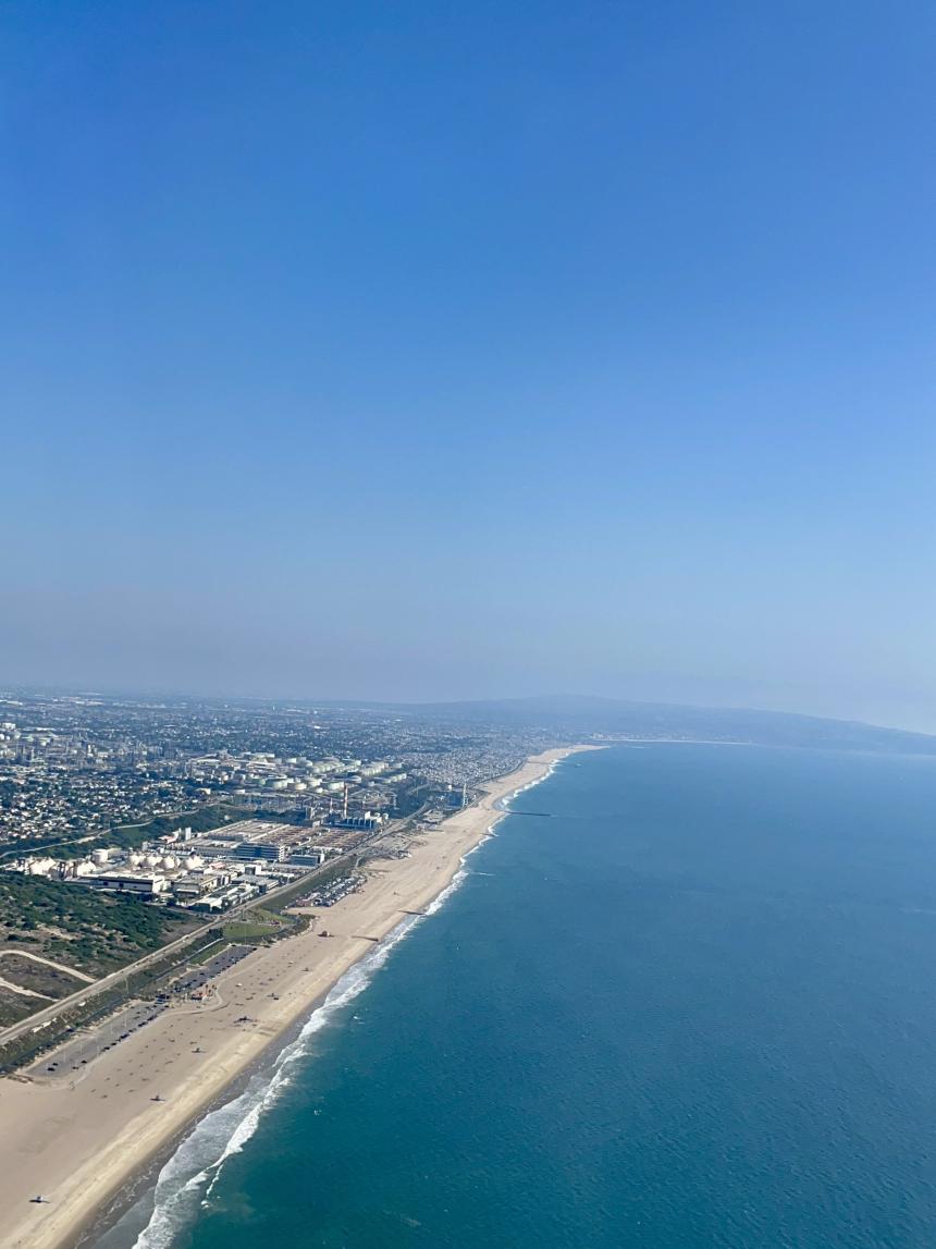 アメリカの海岸沿いを飛行機から見た写真