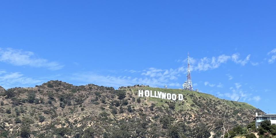 山の斜面に飾られたハリウッドの文字