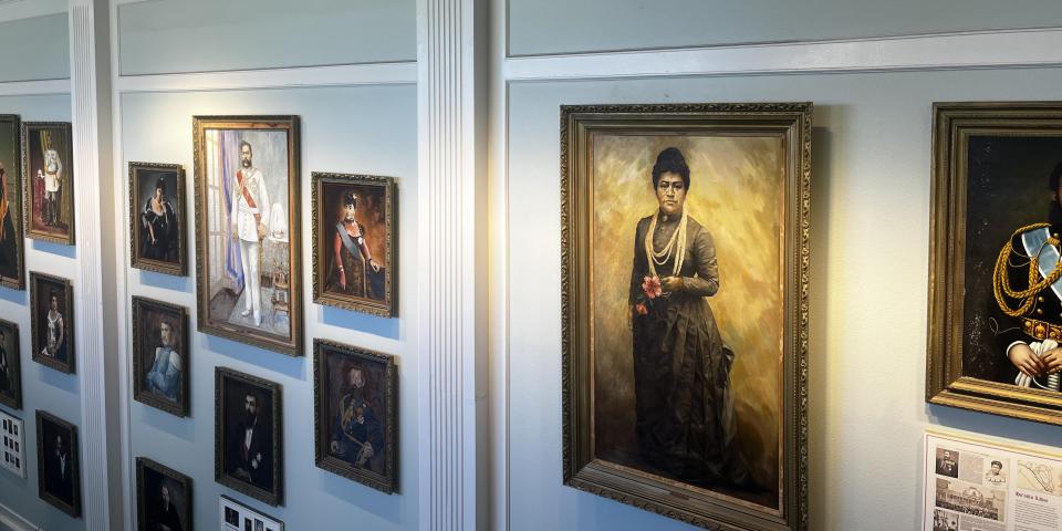 アメリカ、ハワイの博物館。ハワイの歴史を描いた絵画が並ぶ。