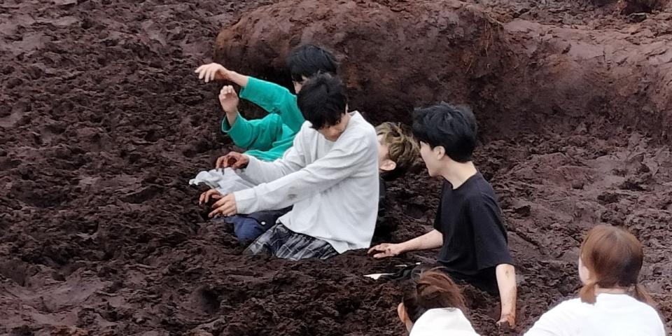 アイルランドのCausey FarmでBog Jumping体験