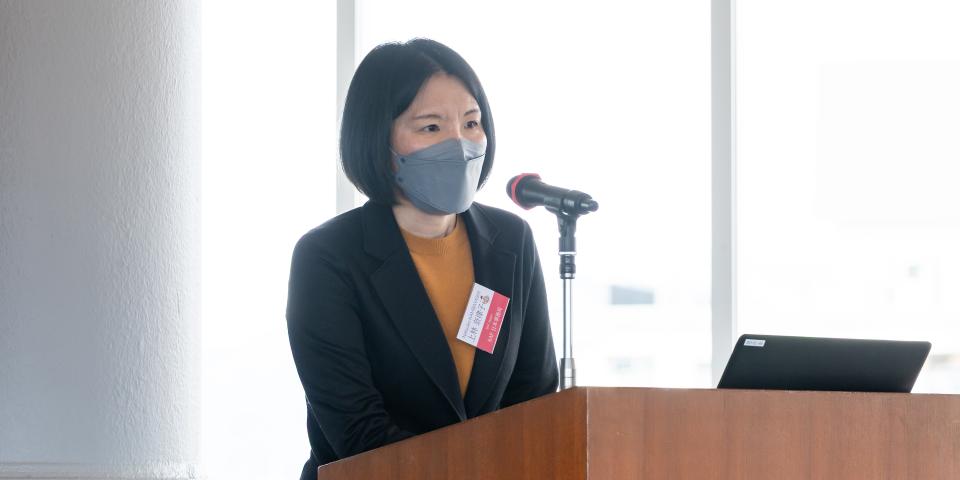 SAF年次総会で報告を行う上林奈津子
