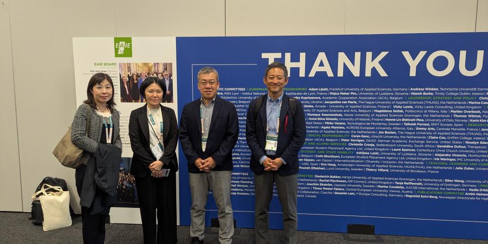 A delegate from SAF Japan meets Nihon University staff at EAIE