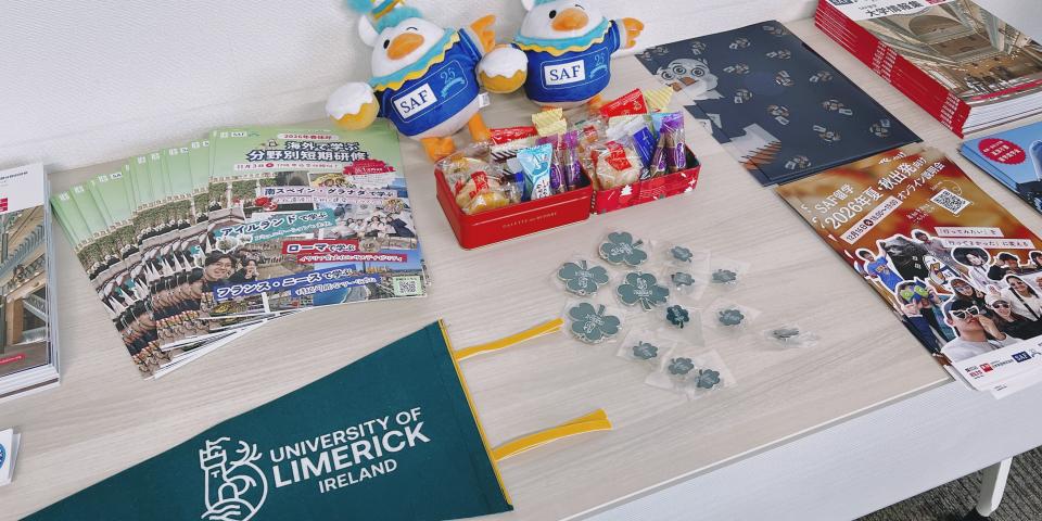 イベントの資料とSaffyグッズ